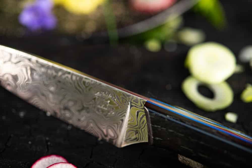 How do I select a Damascus knife for the kitchen?