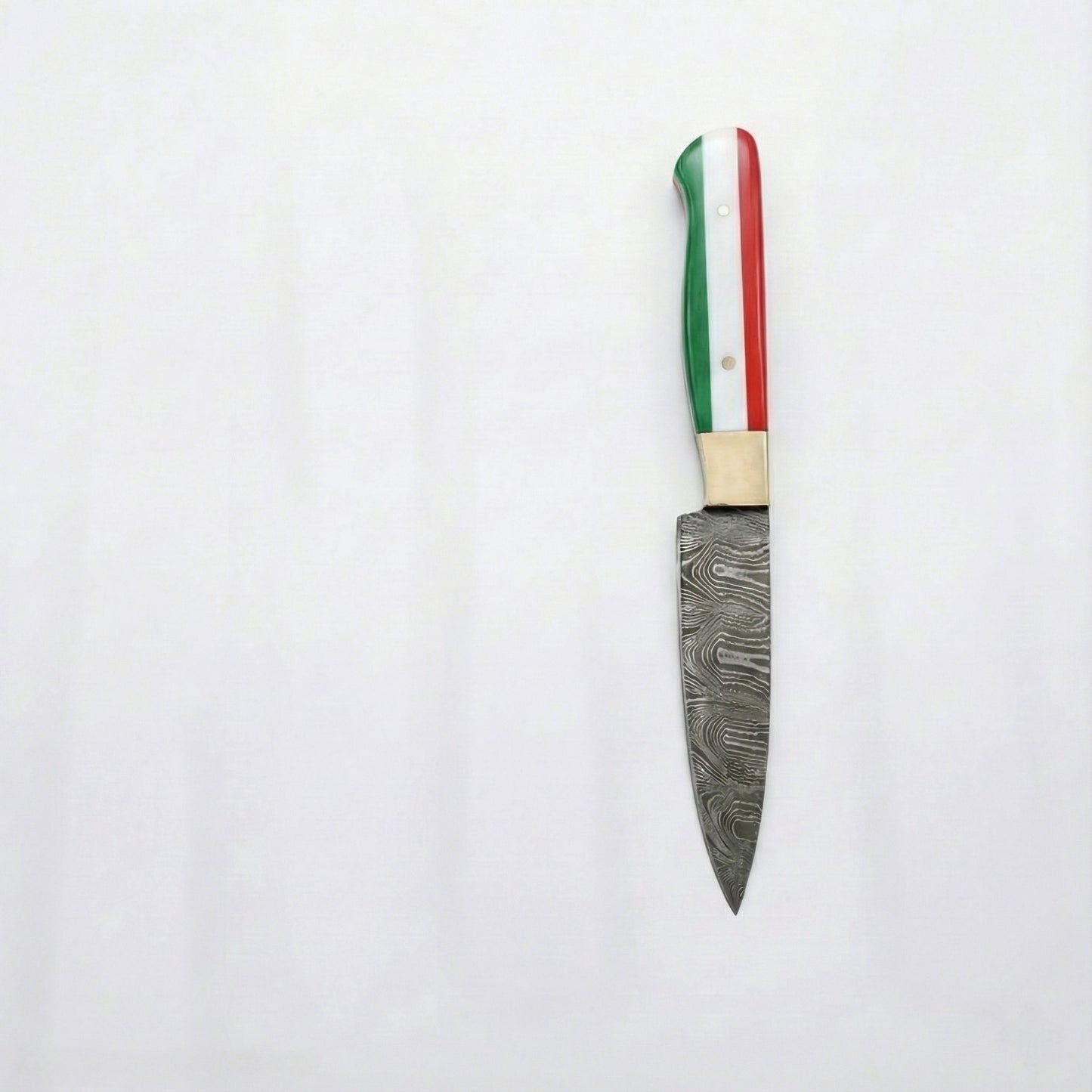 Custom knife set showcasing multi-layered Damascus steel blades and synthetic resin handles in the colors of the Italian flag, secured with mosaic pins.